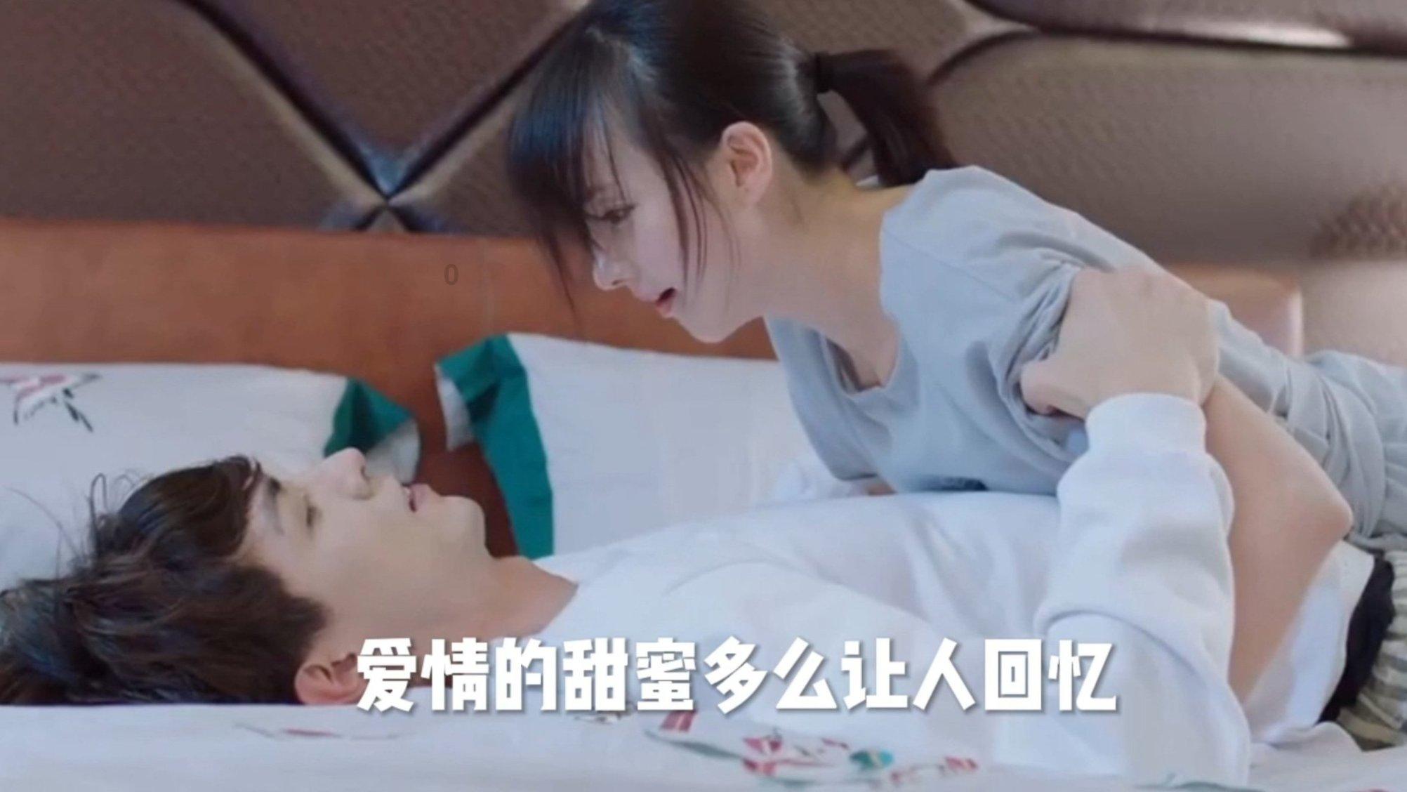 可爱小猫向上跳
